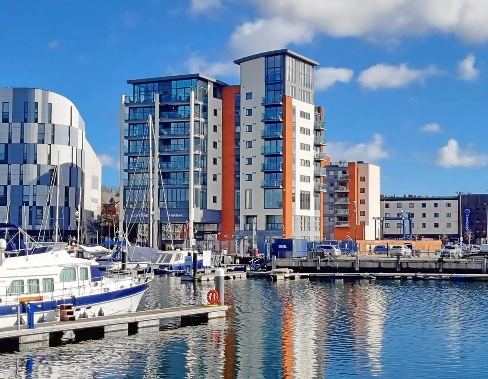 2 bedroom apartment for sale on the Neputune Marina, Ipswich
